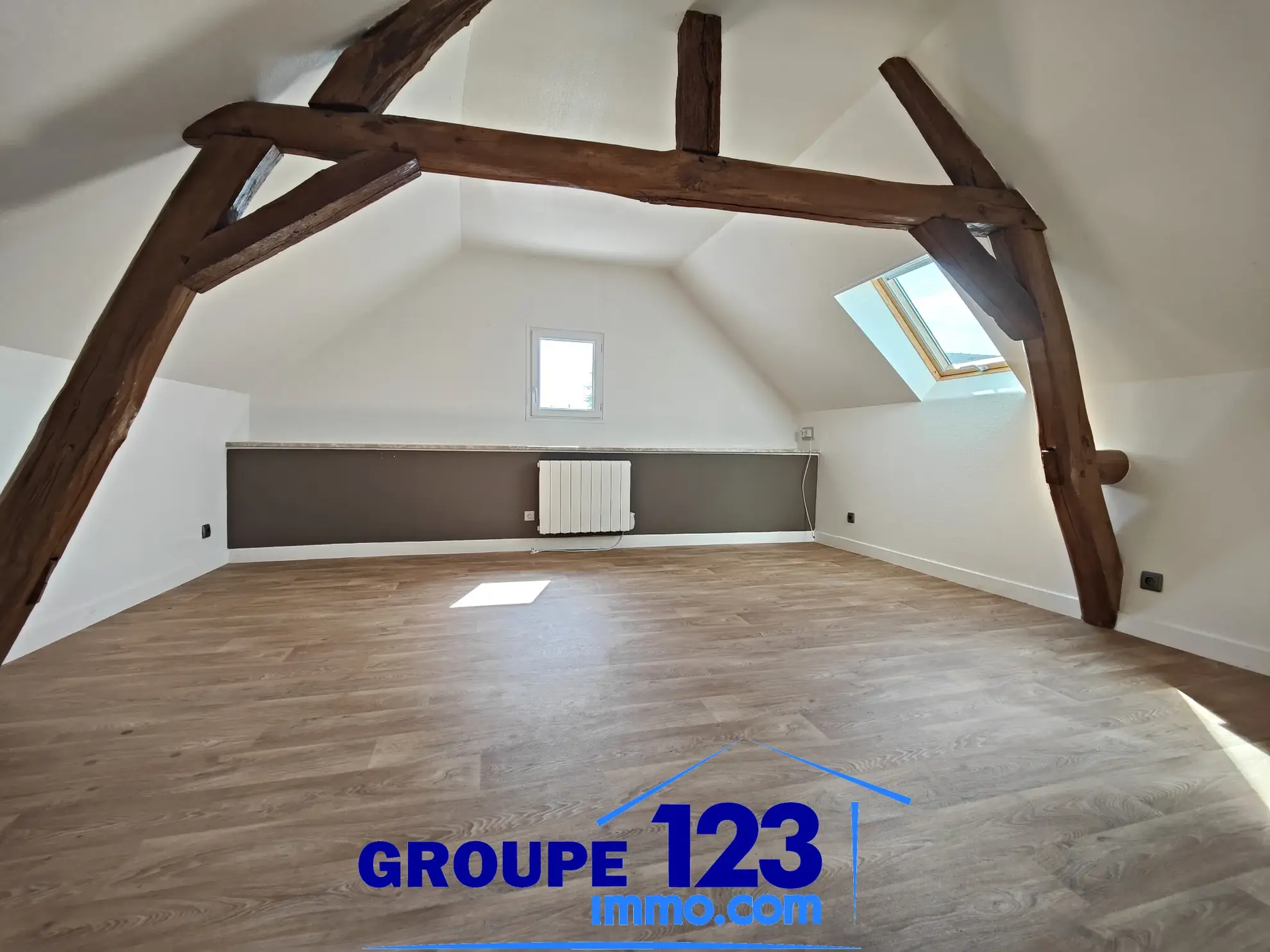 Maison avec dépendance à vendre à Ormoy en Yonne, 85m² avec garage et toit-terrasse 