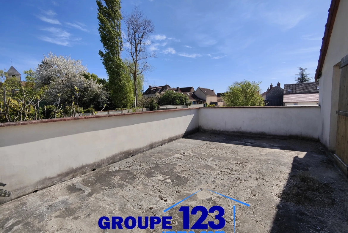Maison avec dépendance à vendre à Ormoy en Yonne, 85m² avec garage et toit-terrasse 