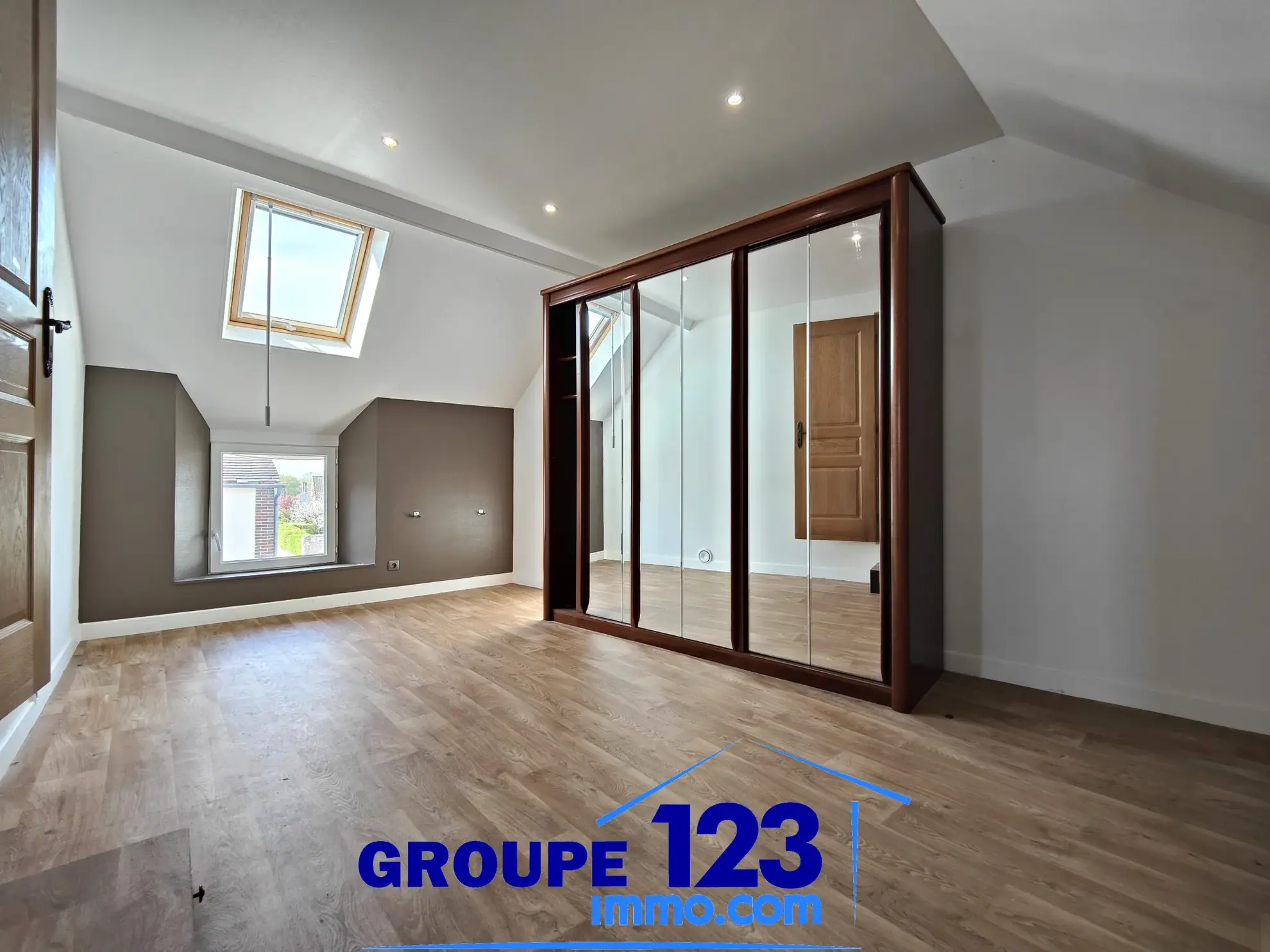 Maison avec dépendance à vendre à Ormoy en Yonne, 85m² avec garage et toit-terrasse 