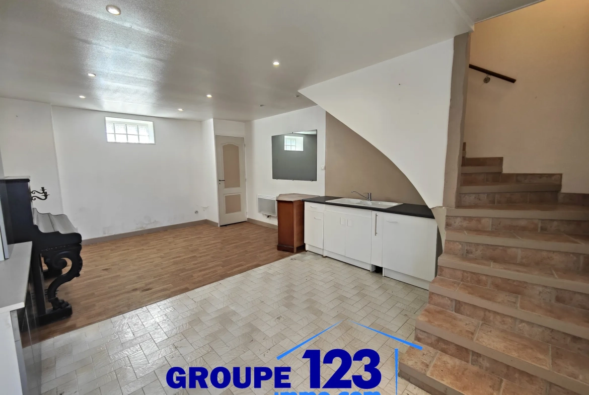 Maison avec dépendance à vendre à Ormoy en Yonne, 85m² avec garage et toit-terrasse 