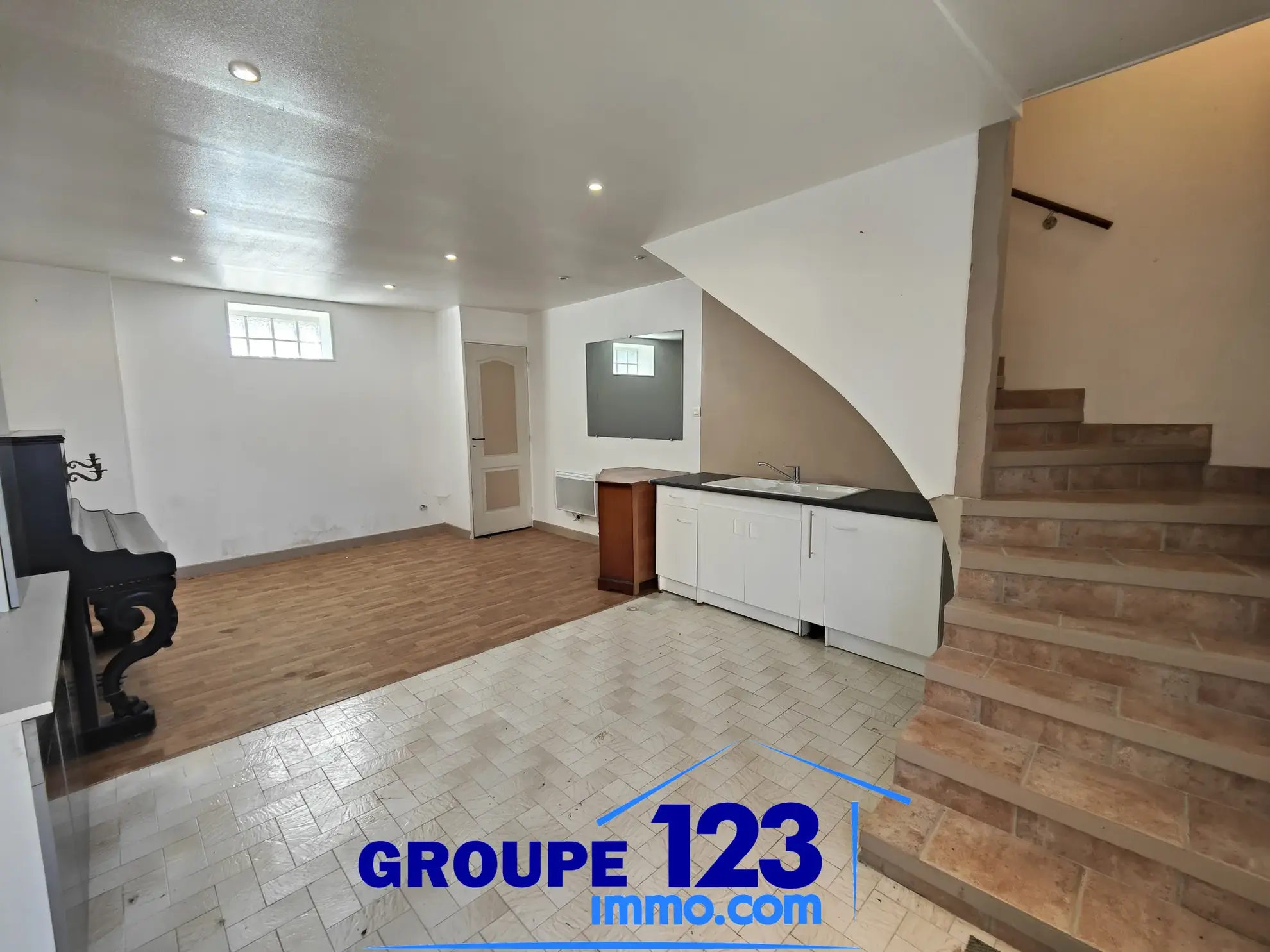 Maison avec dépendance à vendre à Ormoy en Yonne, 85m² avec garage et toit-terrasse 