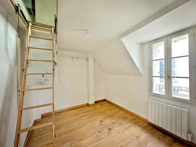 Appartement de 29,8 m² à Saint-Germain-en-Laye - Petite surface dans immeuble historique 