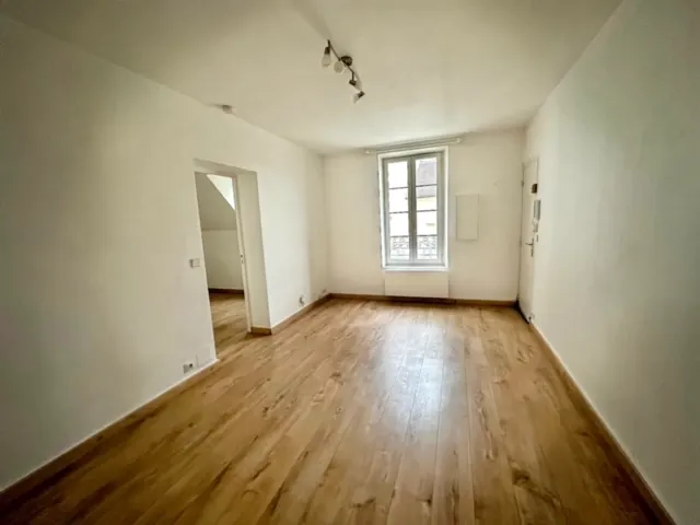 Appartement de 29,8 m² à Saint-Germain-en-Laye - Petite surface dans immeuble historique 