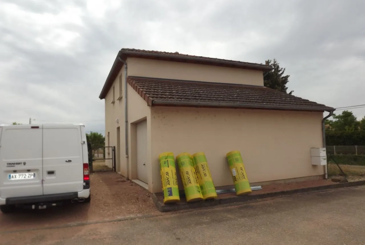 Maison de 85 m² à Artaix avec jardin privé et garage, louée depuis mars 2024 