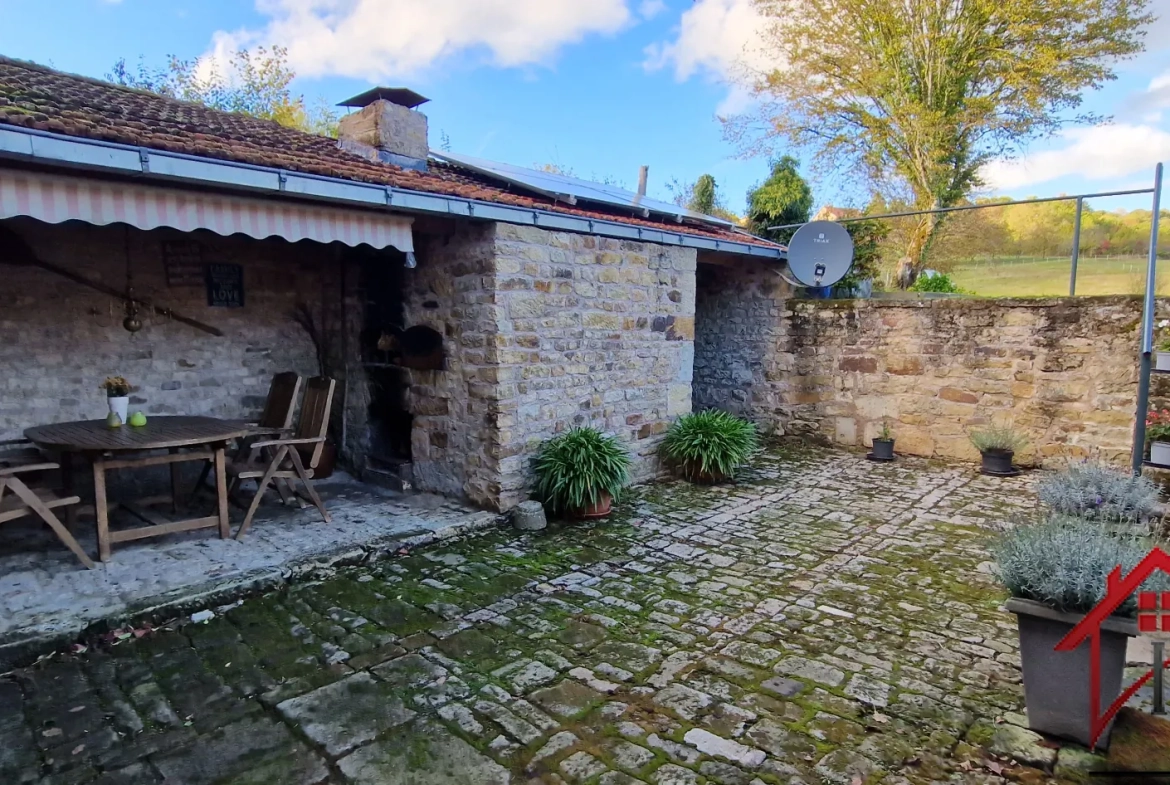 Maison authentique du XVIIIe siècle à Laneuvelle, charme et tranquillité 