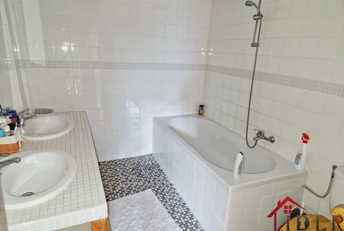 Maison authentique du XVIIIe siècle à Laneuvelle, charme et tranquillité 