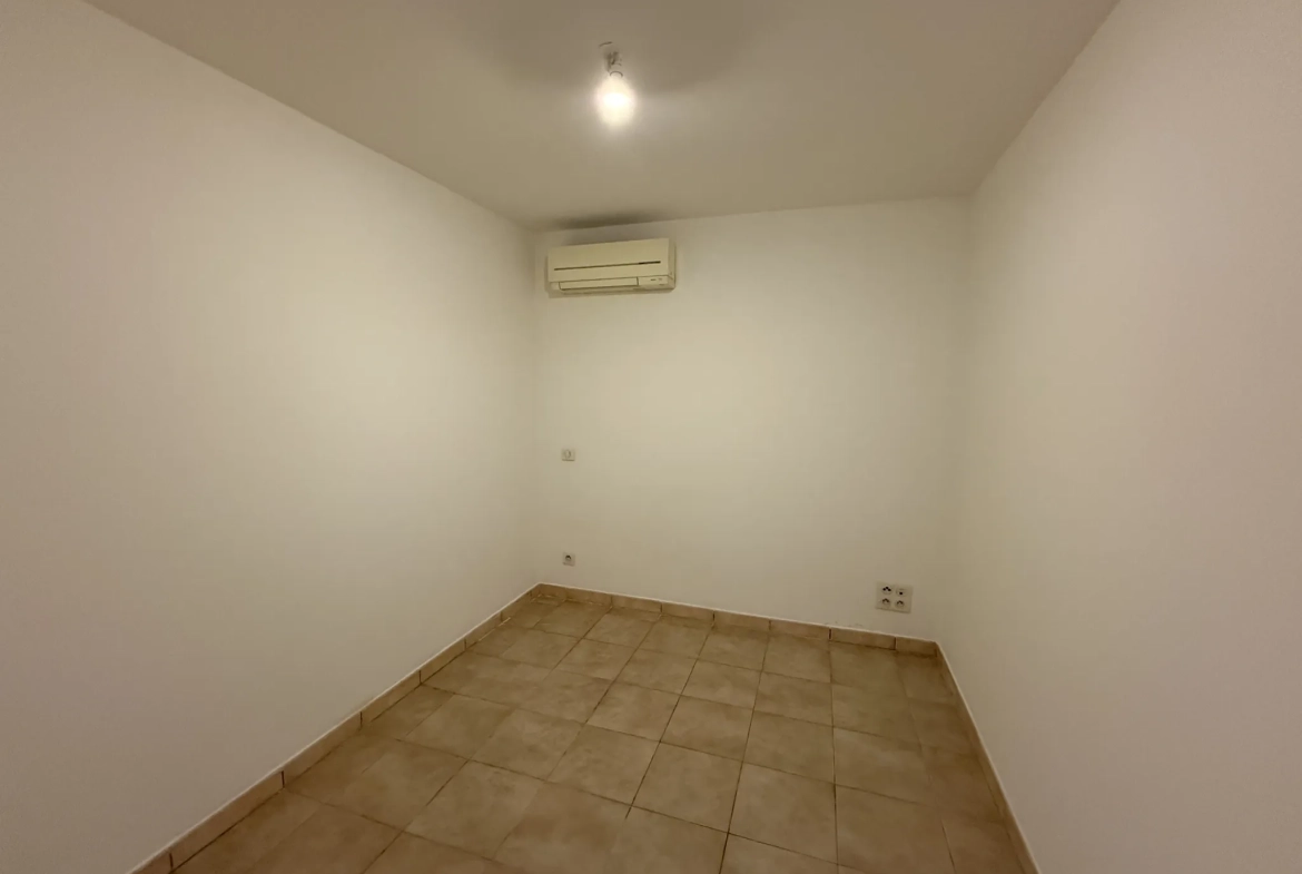 Appartement F2/3 à Ajaccio sur la route des Sanguinaires avec parking et potentiel de rénovation 