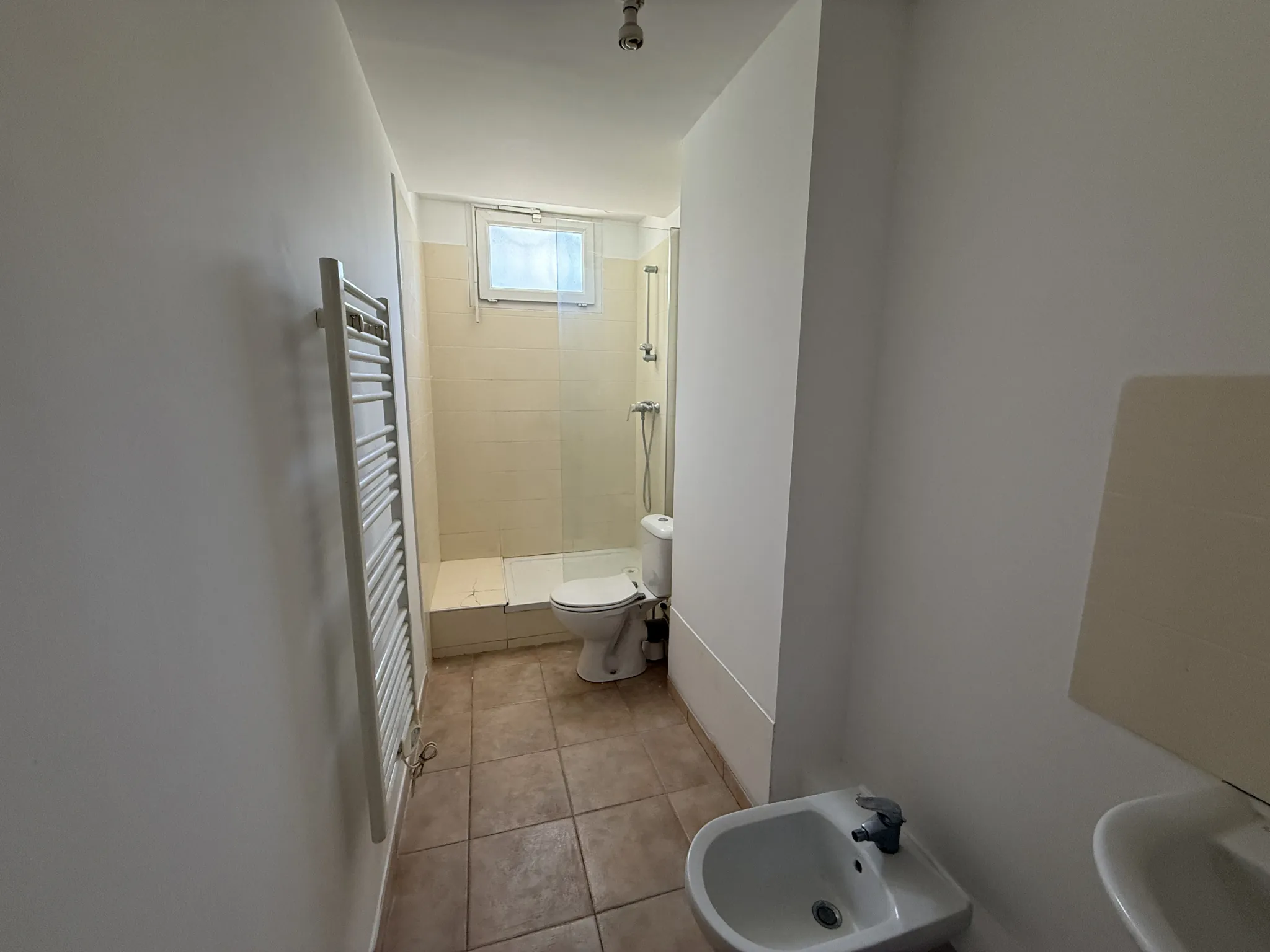 Appartement F2/3 à Ajaccio sur la route des Sanguinaires avec parking et potentiel de rénovation 