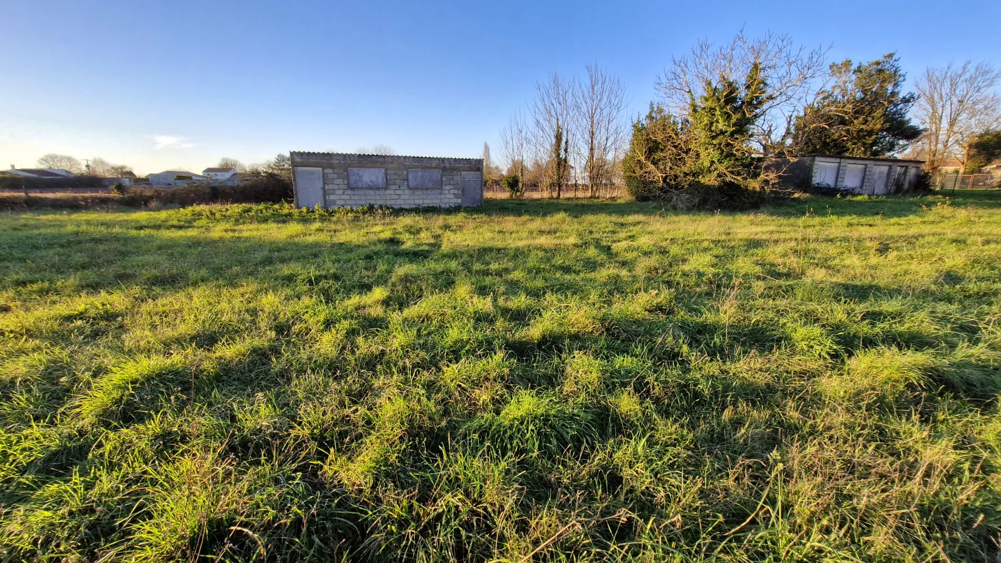 Terrain constructible de 2000 m² à Cozes, proche Royan 