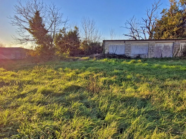 Terrain constructible de 2000 m² à Cozes, proche Royan