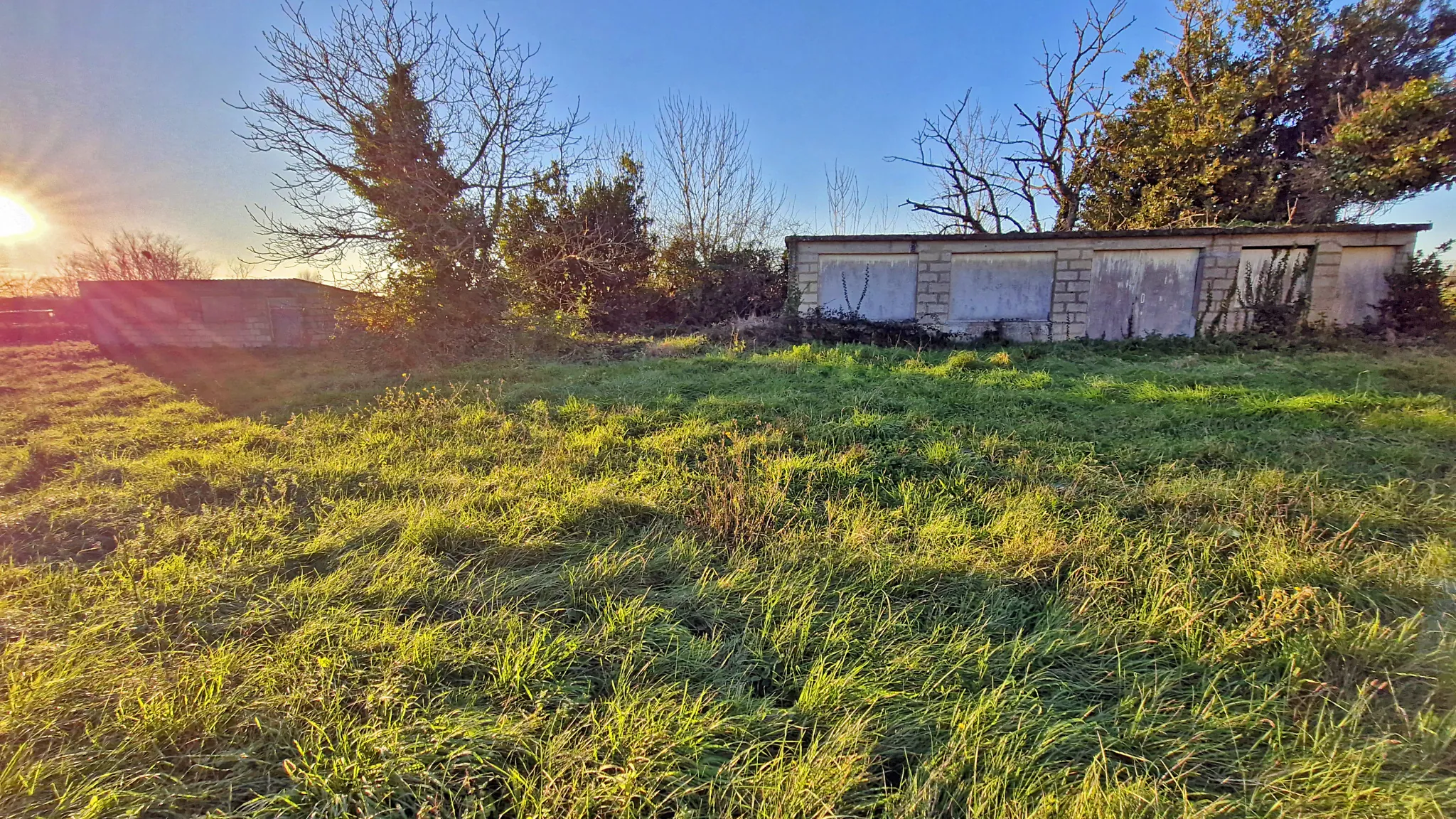 Terrain constructible de 2000 m² à Cozes, proche Royan 