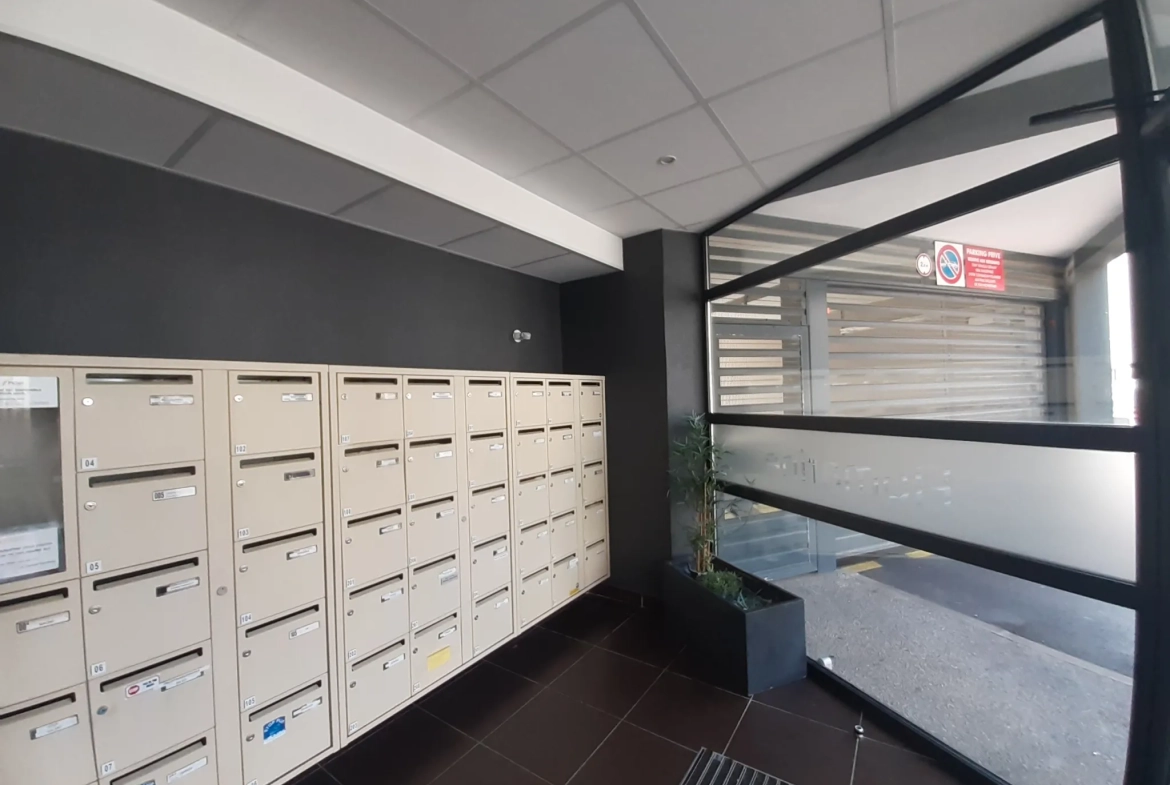 Appartement T3 avec terrasse et stationnement à Perpignan, idéalement situé 