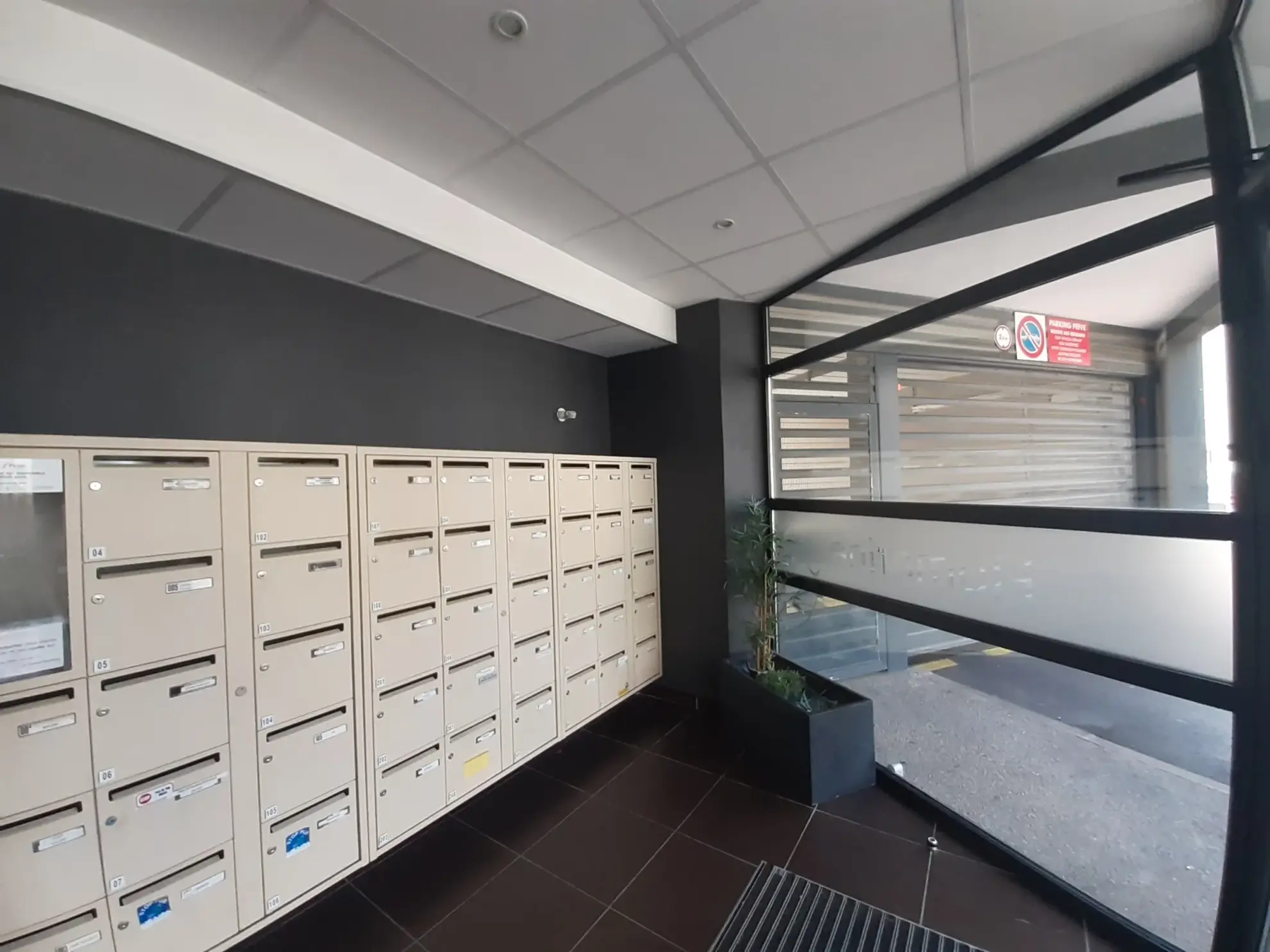 Appartement T3 avec terrasse et stationnement à Perpignan, idéalement situé 