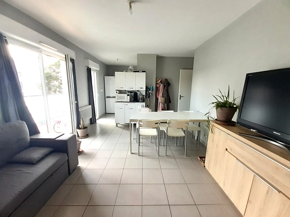 Appartement T3 avec terrasse et stationnement à Perpignan, idéalement situé