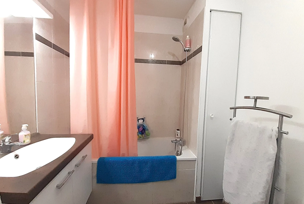 Appartement T3 avec terrasse et stationnement à Perpignan, idéalement situé 