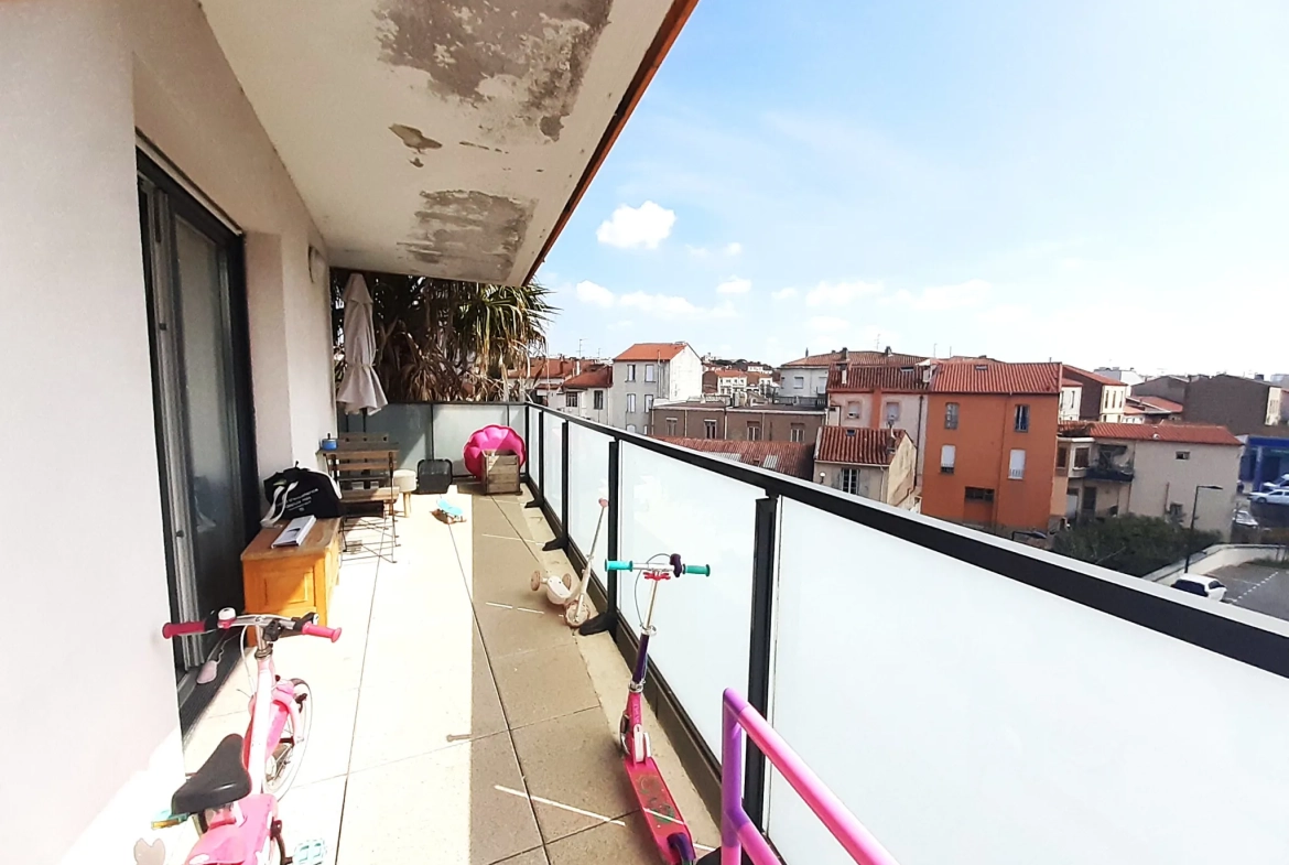 Appartement T3 avec terrasse et stationnement à Perpignan, idéalement situé 