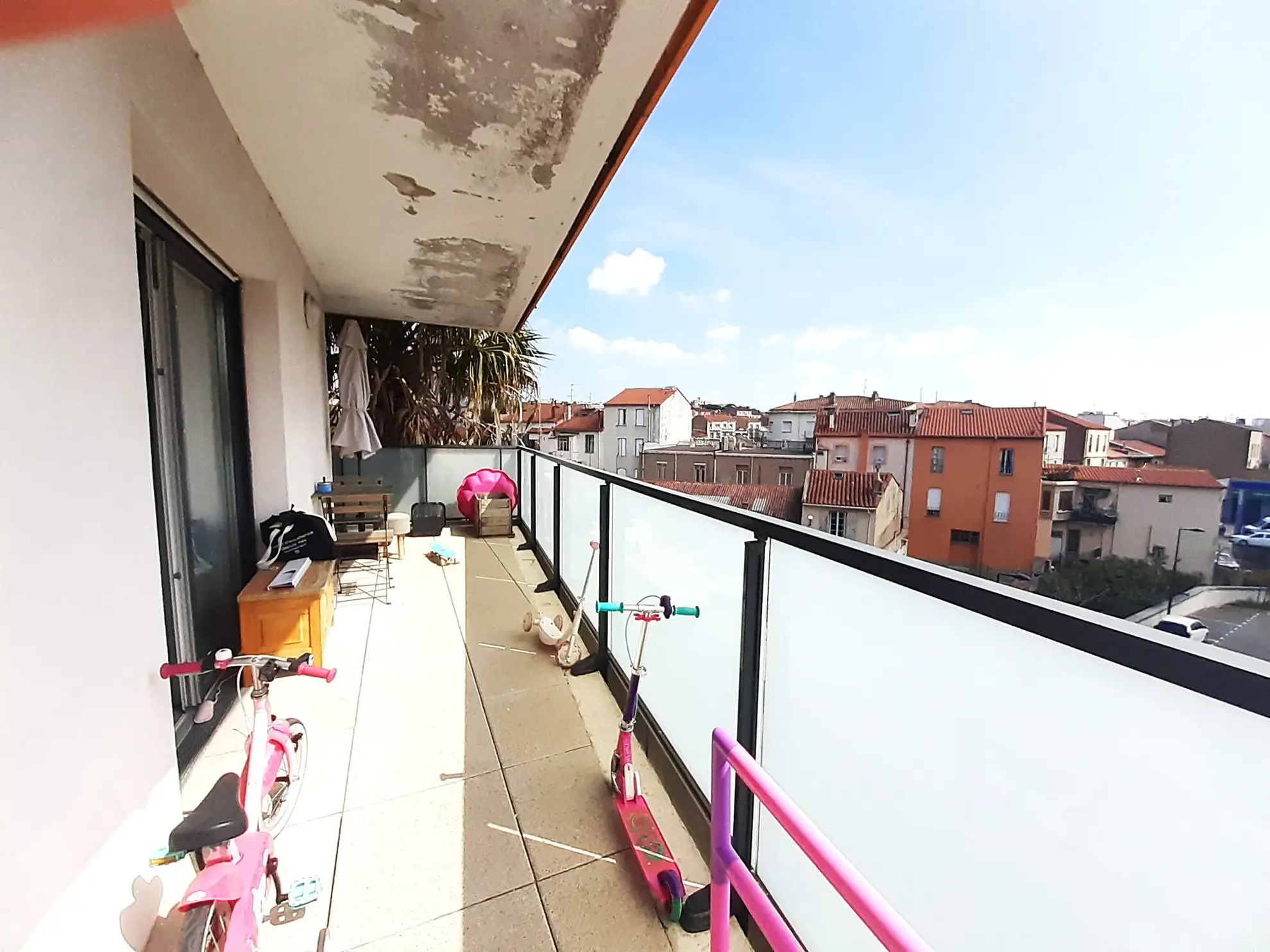 Appartement T3 avec terrasse et stationnement à Perpignan, idéalement situé 