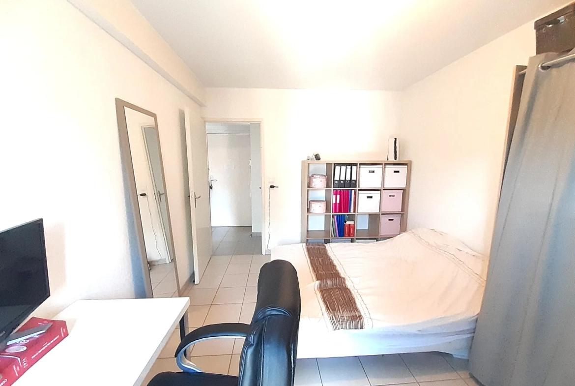 Appartement T3 avec terrasse et stationnement à Perpignan, idéalement situé 