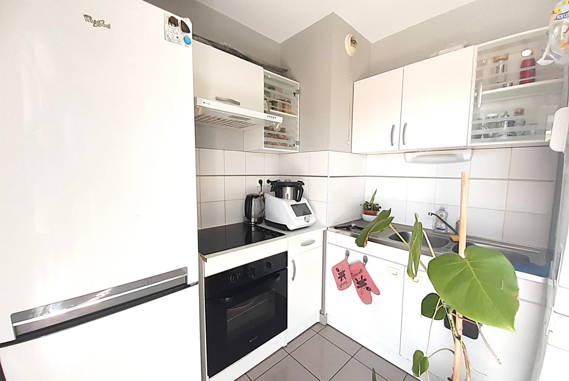 Appartement T3 avec terrasse et stationnement à Perpignan, idéalement situé 