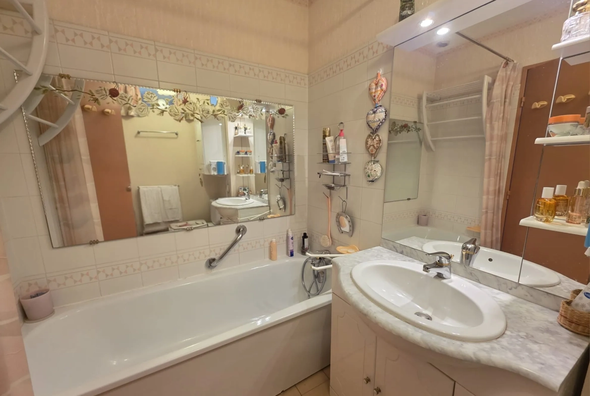 Pavillon avec vue sur mer à Port-de-Bouc de 72,77 m² 