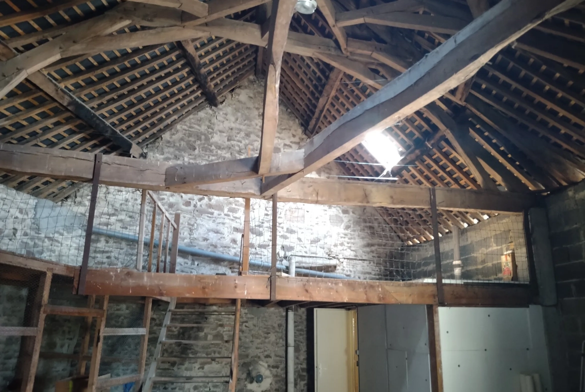 Maison de 124 m² à vendre à Pre en pail avec 4 chambres, cave et parking 