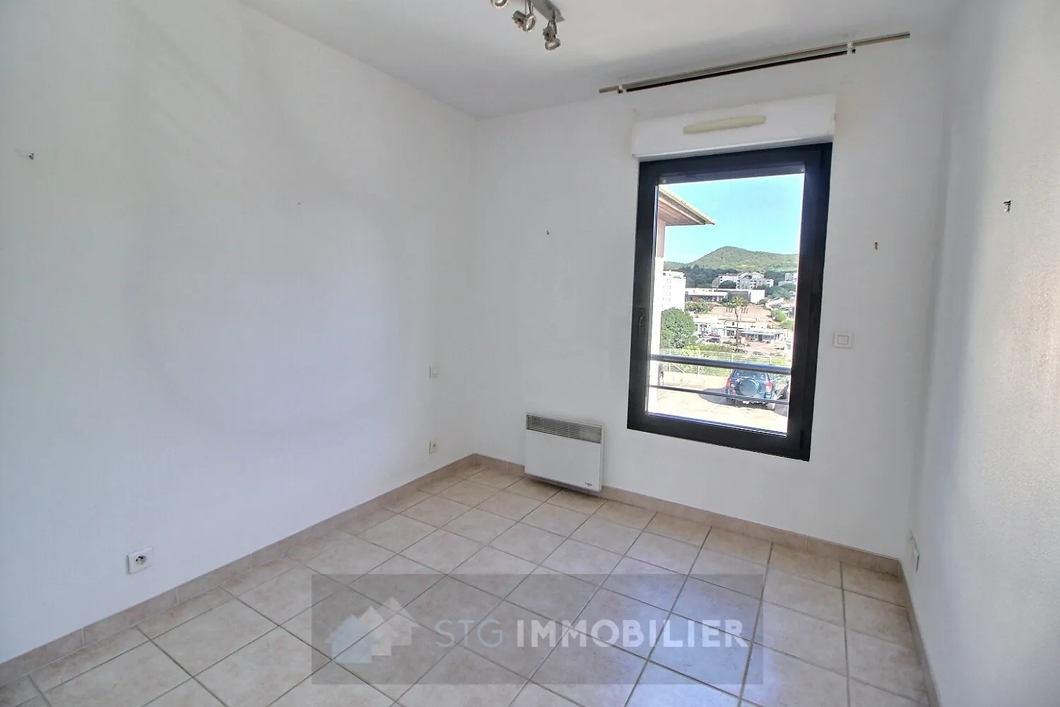 Vente appartement T3 avec terrasse à Ajaccio, dernière étage, vue dégagée 