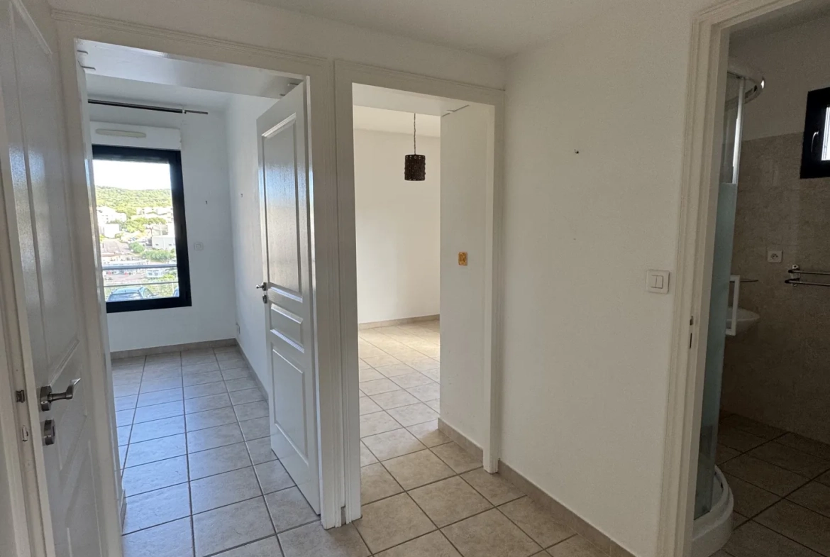 Vente appartement T3 avec terrasse à Ajaccio, dernière étage, vue dégagée 