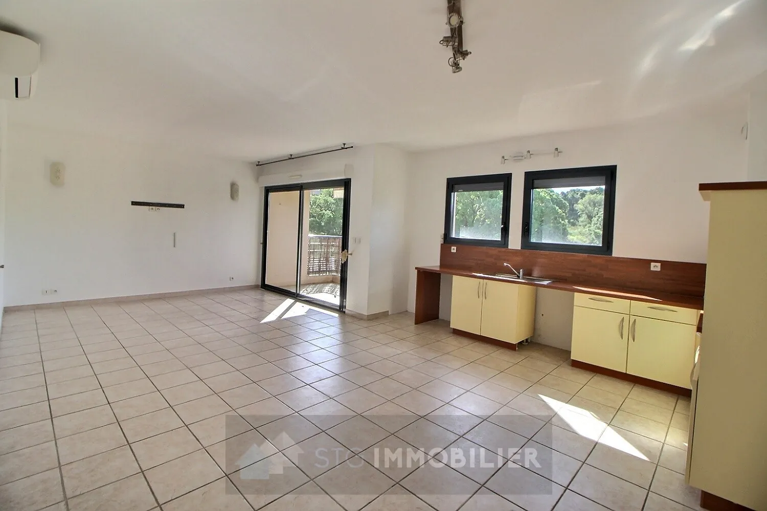 Vente appartement T3 avec terrasse à Ajaccio, dernière étage, vue dégagée 