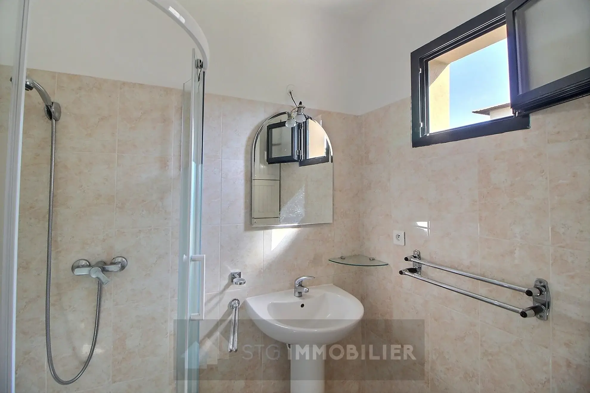 Vente appartement T3 avec terrasse à Ajaccio, dernière étage, vue dégagée 