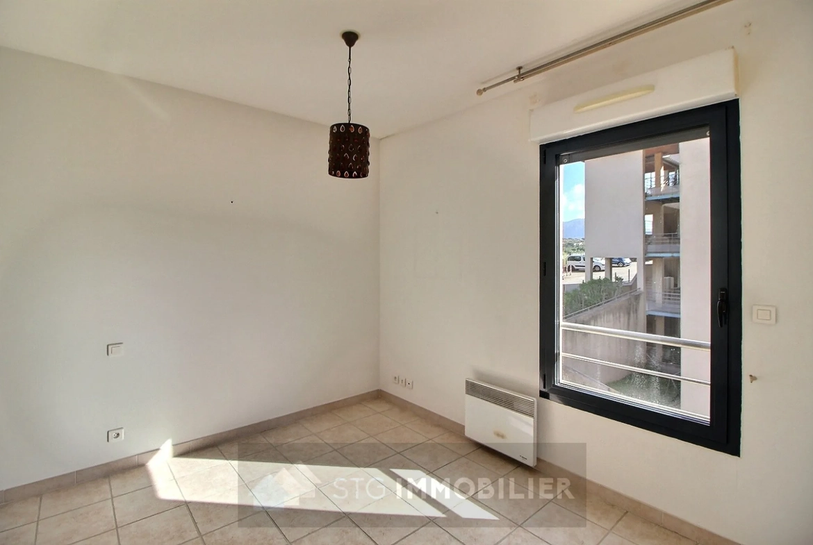 Vente appartement T3 avec terrasse à Ajaccio, dernière étage, vue dégagée 