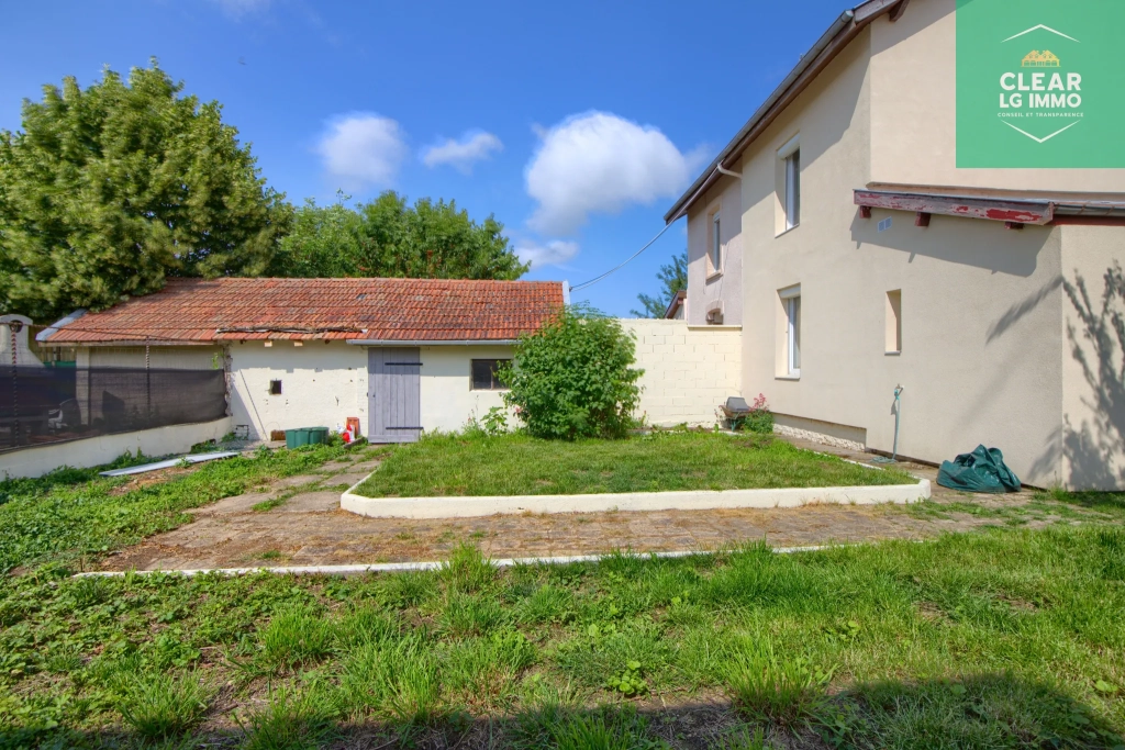 Maison rénovée de 85 m² avec jardin et stationnement à Giraumont