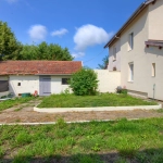 Maison rénovée de 85 m² avec jardin et stationnement à Giraumont