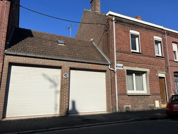 Maison de ville lumineuse de 173 m² avec garages et atelier à Escaudain