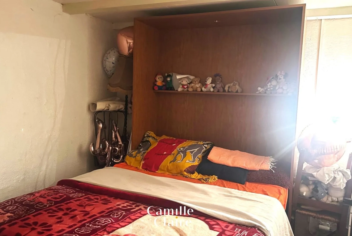 Appartement T2/3 avec cour privée à Marseille La Joliette - Idéal investissement 