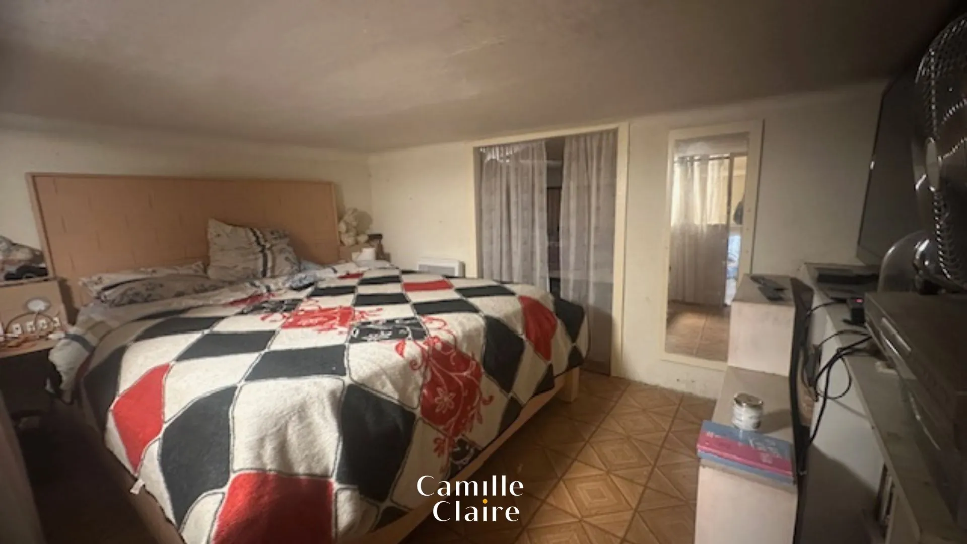 Appartement T2/3 avec cour privée à Marseille La Joliette - Idéal investissement 