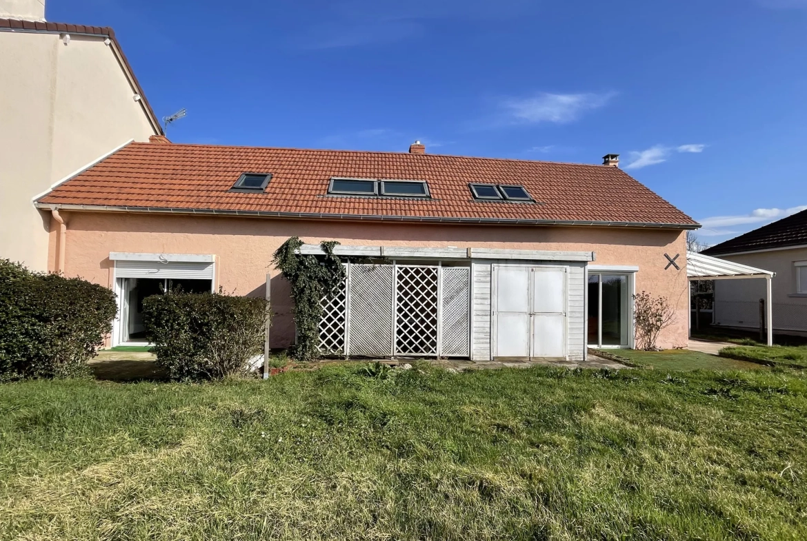Longère à Bellerive-sur-Allier de 121 m² avec double habitation et terrain arboré 
