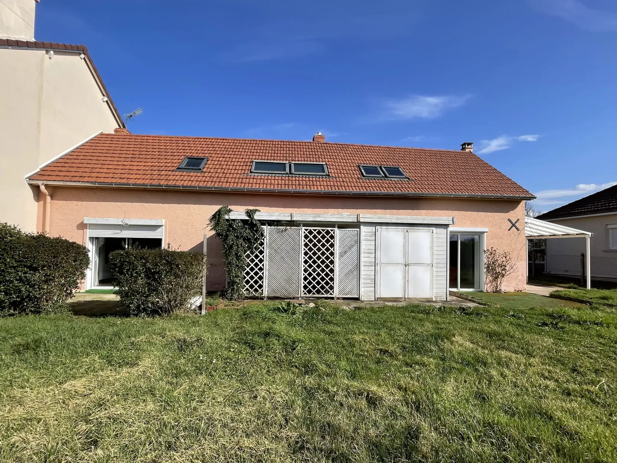 Longère à Bellerive-sur-Allier de 121 m² avec double habitation et terrain arboré 