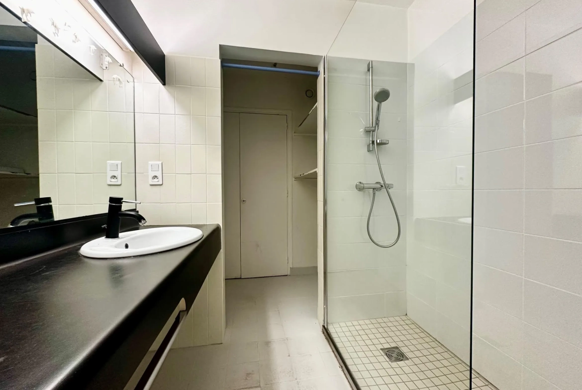 Appartement T2 de 60m² avec balcon à Évian-les-Bains en copropriété sécurisée 
