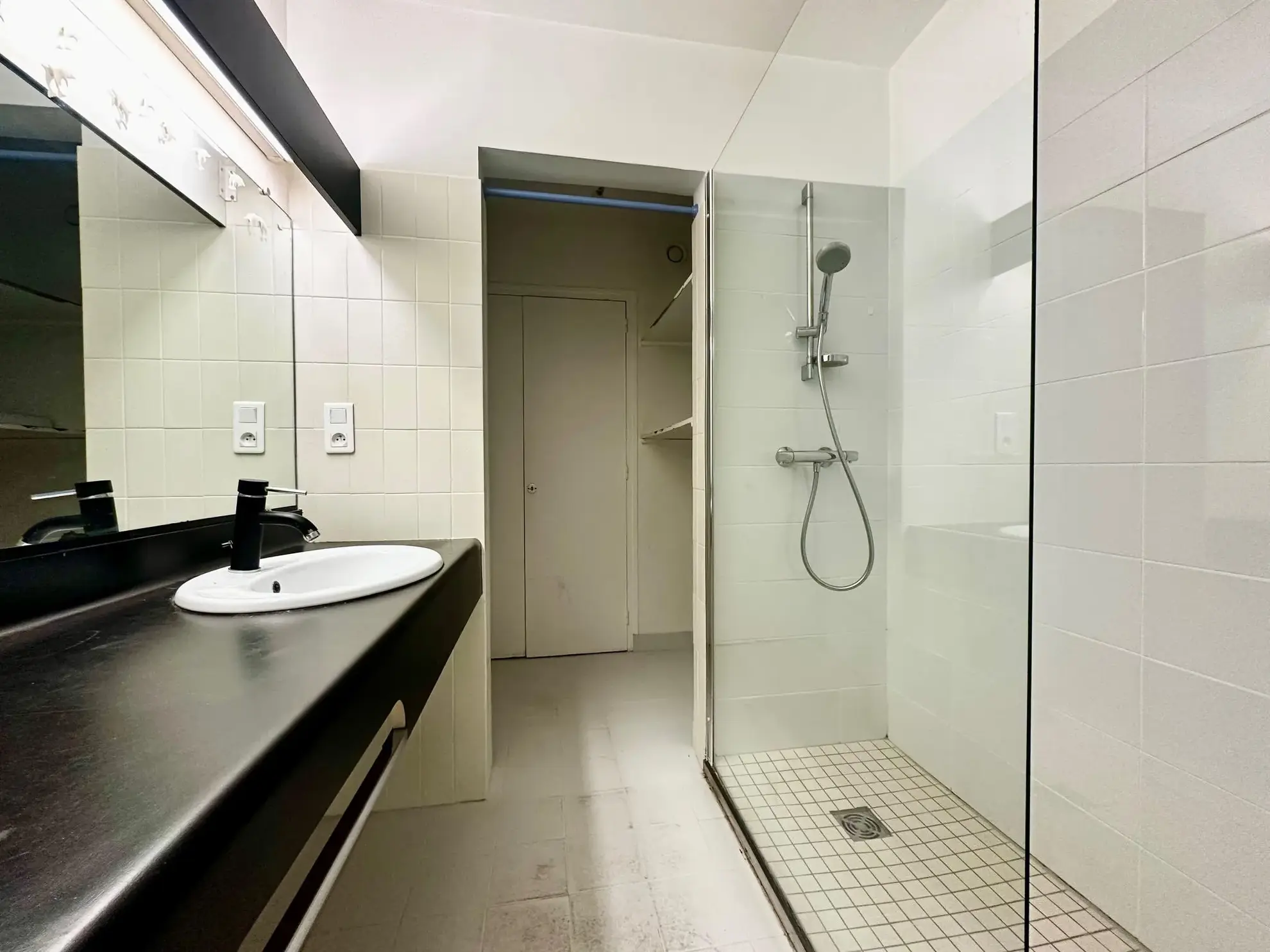 Appartement T2 de 60m² avec balcon à Évian-les-Bains en copropriété sécurisée 