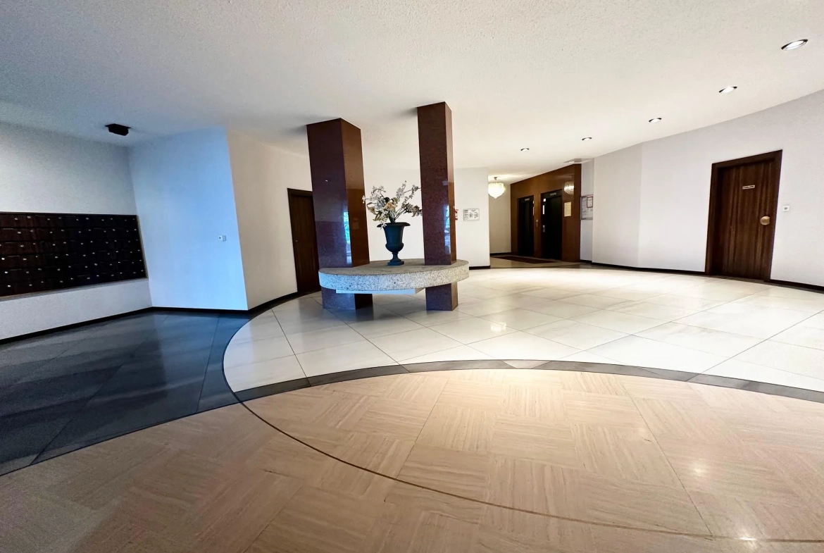 Appartement T2 de 60m² avec balcon à Évian-les-Bains en copropriété sécurisée 