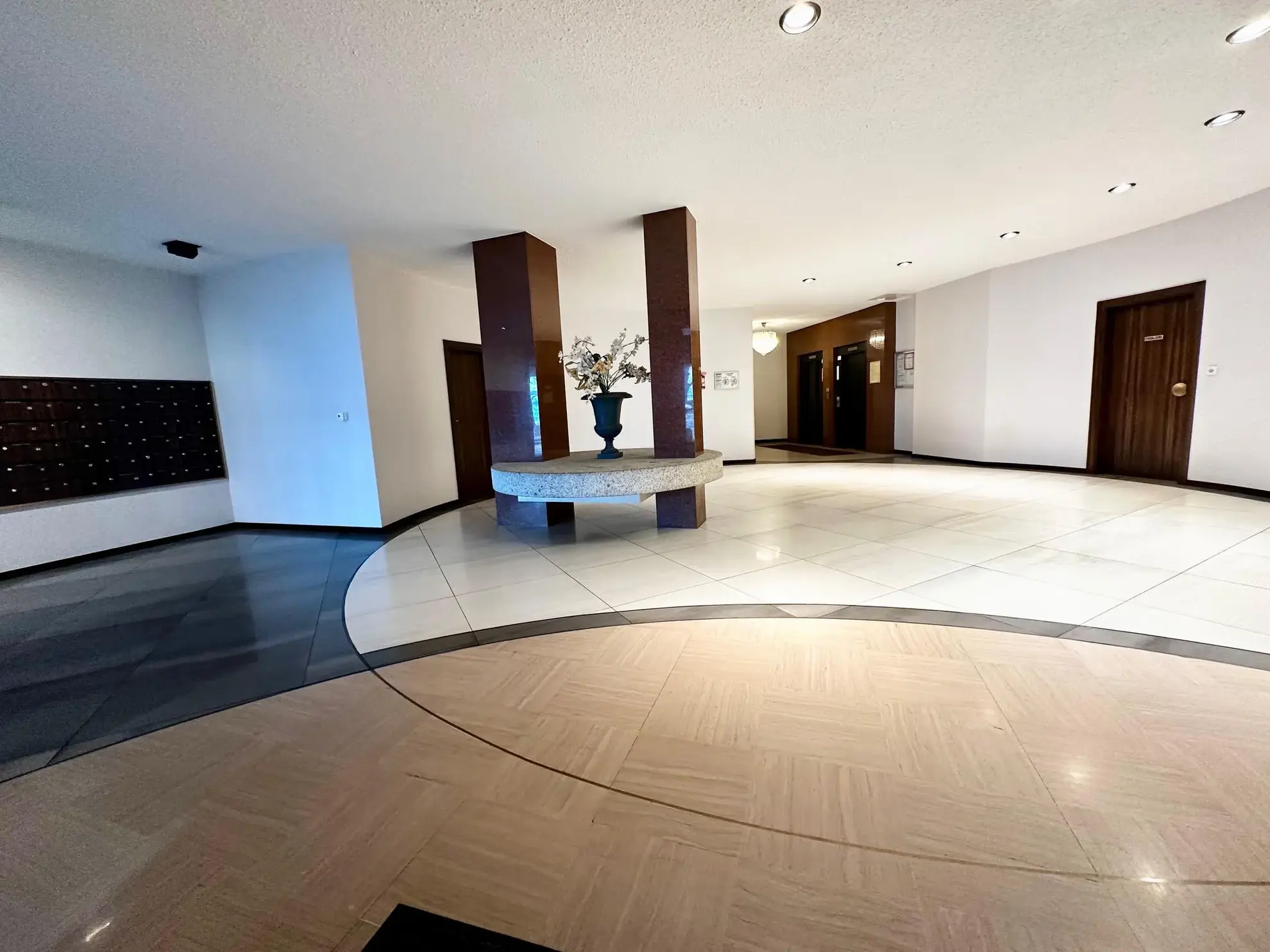 Appartement T2 de 60m² avec balcon à Évian-les-Bains en copropriété sécurisée 