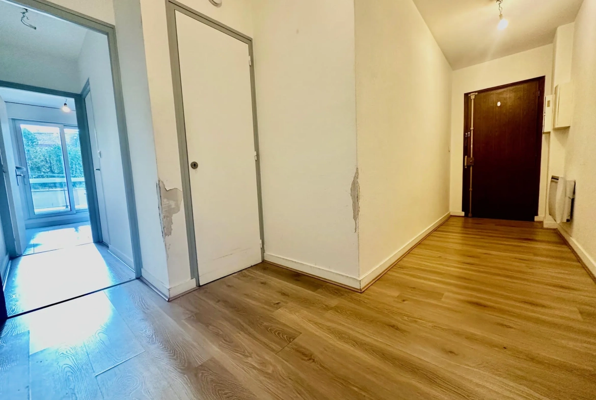 Appartement T2 de 60m² avec balcon à Évian-les-Bains en copropriété sécurisée 