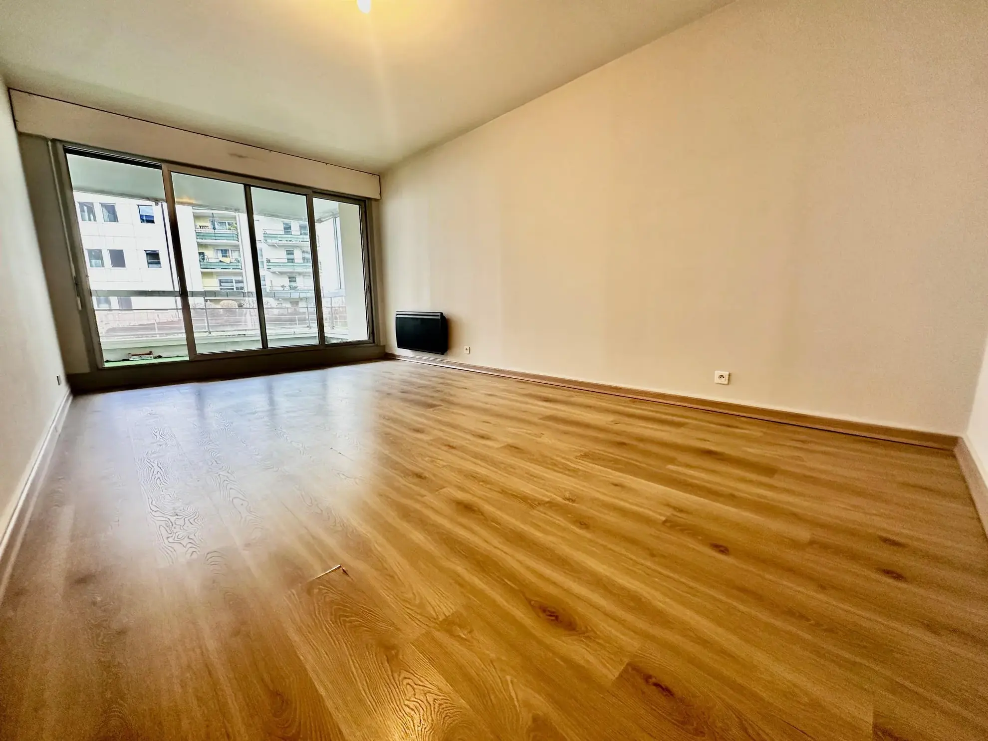 Appartement T2 de 60m² avec balcon à Évian-les-Bains en copropriété sécurisée 