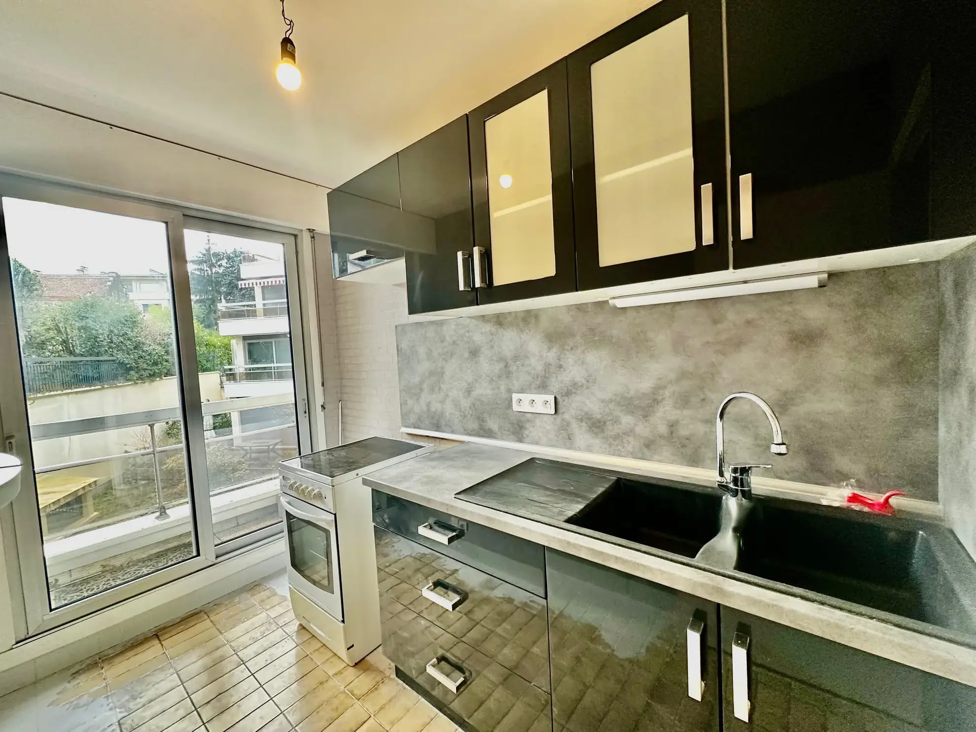 Appartement T2 de 60m² avec balcon à Évian-les-Bains en copropriété sécurisée 