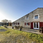 Maison en pierres avec piscine à Mauzé sur le Mignon - 3 chambres, terrain arboré