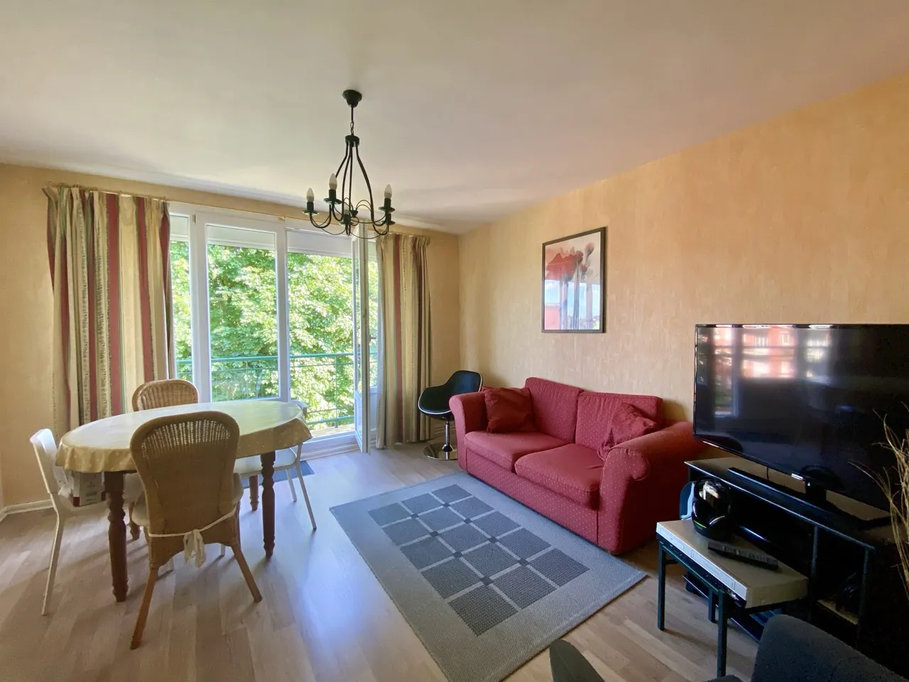 Appartement 4 chambres à Rousies dans résidence calme avec balcon, caves et garage 
