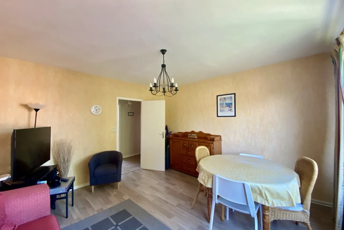 Appartement 4 chambres à Rousies dans résidence calme avec balcon, caves et garage 