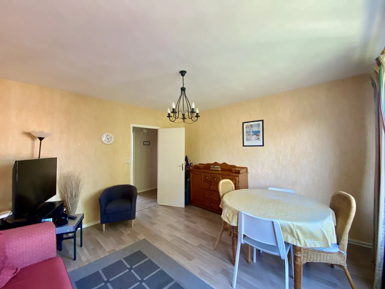 Appartement 4 chambres à Rousies dans résidence calme avec balcon, caves et garage 