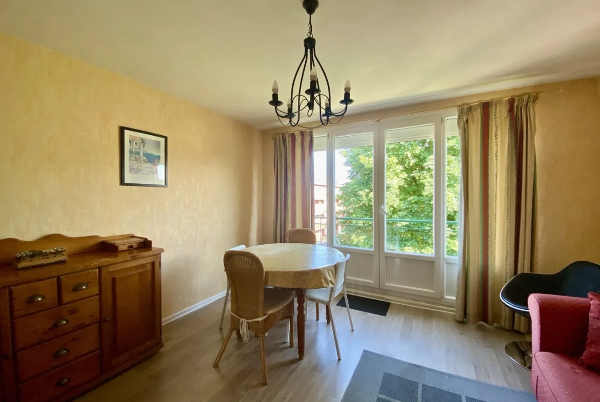 Appartement 4 chambres à Rousies dans résidence calme avec balcon, caves et garage 