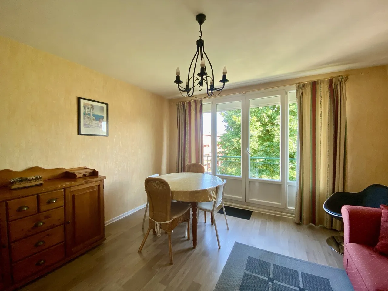 Appartement 4 chambres à Rousies dans résidence calme avec balcon, caves et garage 